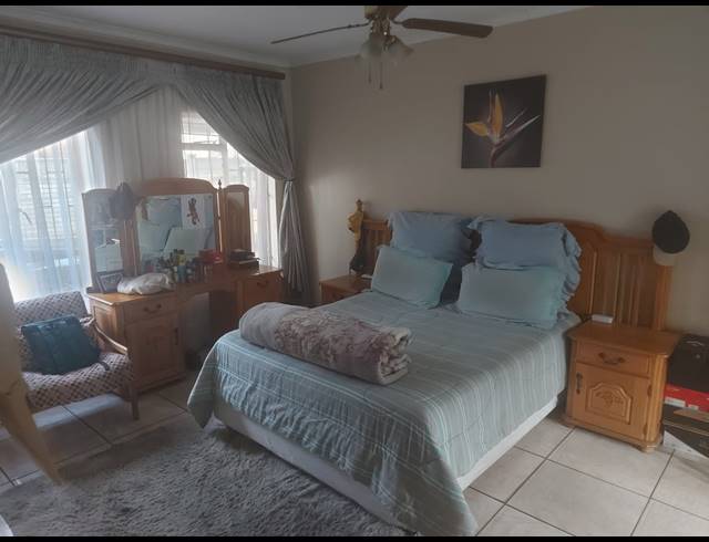 4 BEDROOM HOUSE FOR SALE IN OOS EINDE
